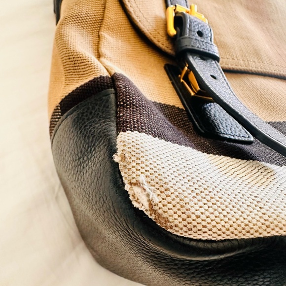 Authentic Burberry messenger bag - Picture 3 of 8